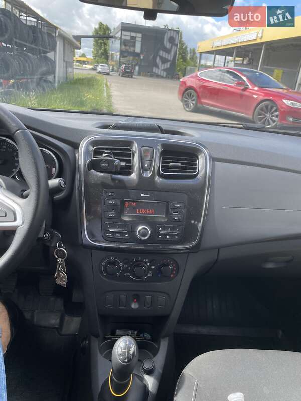Седан Renault Logan 2018 в Киеве