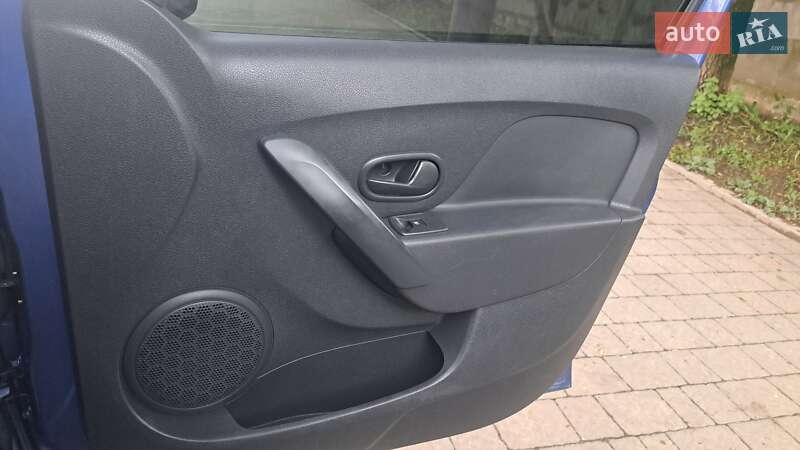 Седан Renault Logan 2013 в Львове