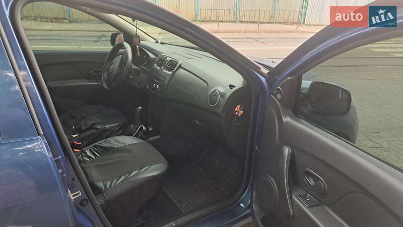 Седан Renault Logan 2013 в Львове