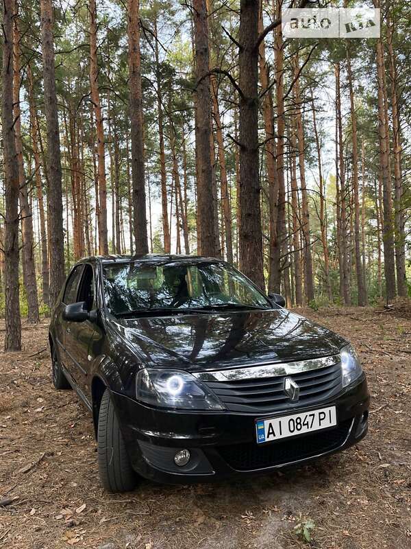 Седан Renault Logan 2011 в 