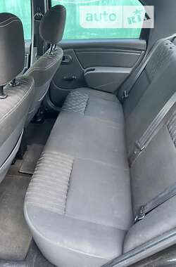 Седан Renault Logan 2011 в 