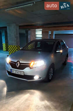 Седан Renault Logan 2013 в Львове