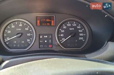 Седан Renault Logan 2011 в 