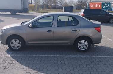 Седан Renault Logan 2014 в 