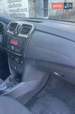 Седан Renault Logan 2022 в 