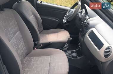 Седан Renault Logan 2011 в Яремче