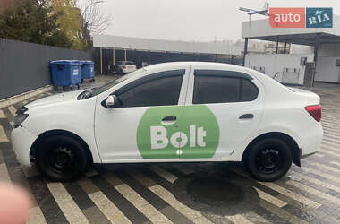Седан Renault Logan 2013 в 