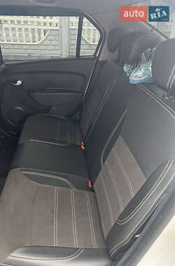 Седан Renault Logan 2014 в 