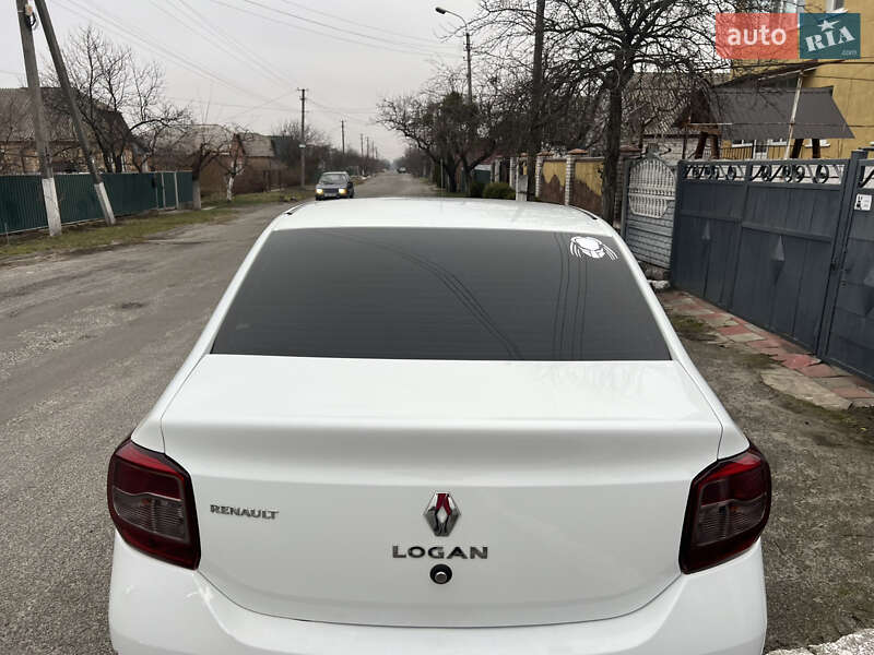 Седан Renault Logan 2014 в Іванкові