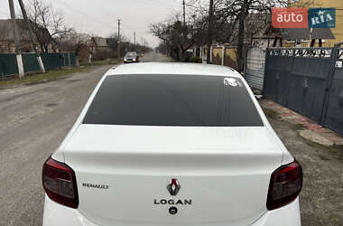 Седан Renault Logan 2014 в 