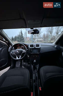 Седан Renault Logan 2018 в 