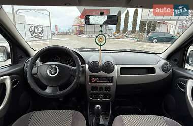 Седан Renault Logan 2010 в 