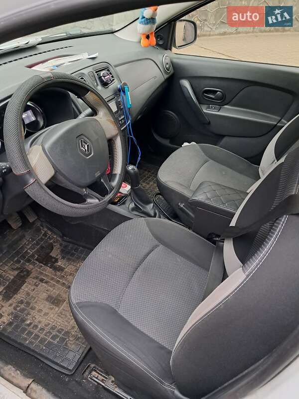 Седан Renault Logan 2015 в Шептицькому