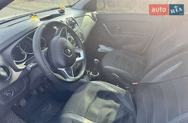 Седан Renault Logan 2017 в 