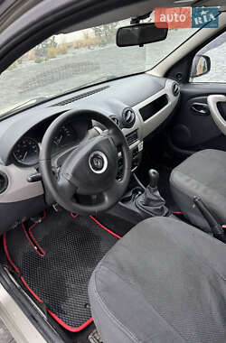 Седан Renault Logan 2012 в 