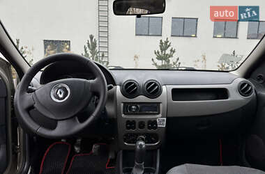 Седан Renault Logan 2012 в 