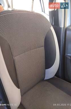 Седан Renault Logan 2015 в 