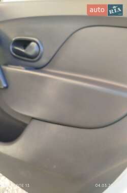 Седан Renault Logan 2015 в 