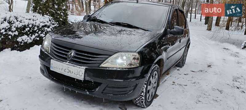 Седан Renault Logan 2010 в Ромнах фото 2 Седан Renault Logan 2010 в Ромнах