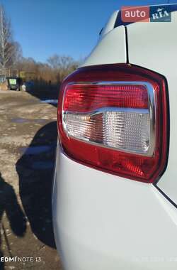 Седан Renault Logan 2015 в 