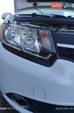 Седан Renault Logan 2015 в 