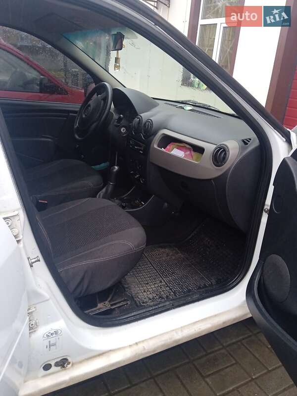 Седан Renault Logan 2011 в Краматорську