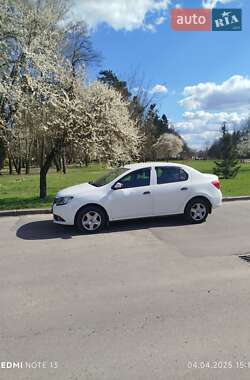 Седан Renault Logan 2015 в 