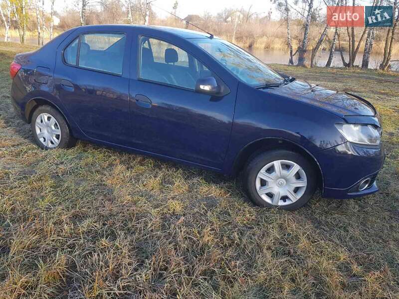 Седан Renault Logan 2015 в 