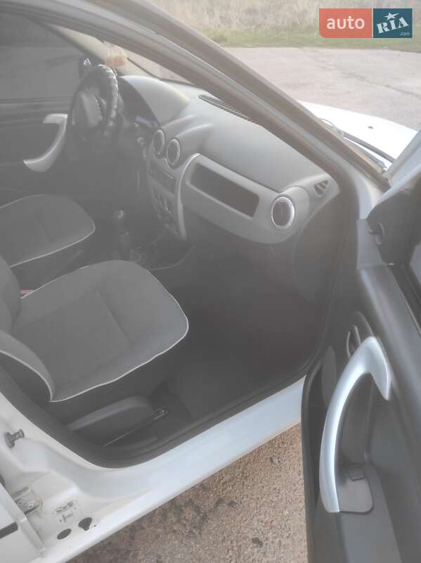 Седан Renault Logan 2012 в Прилуках