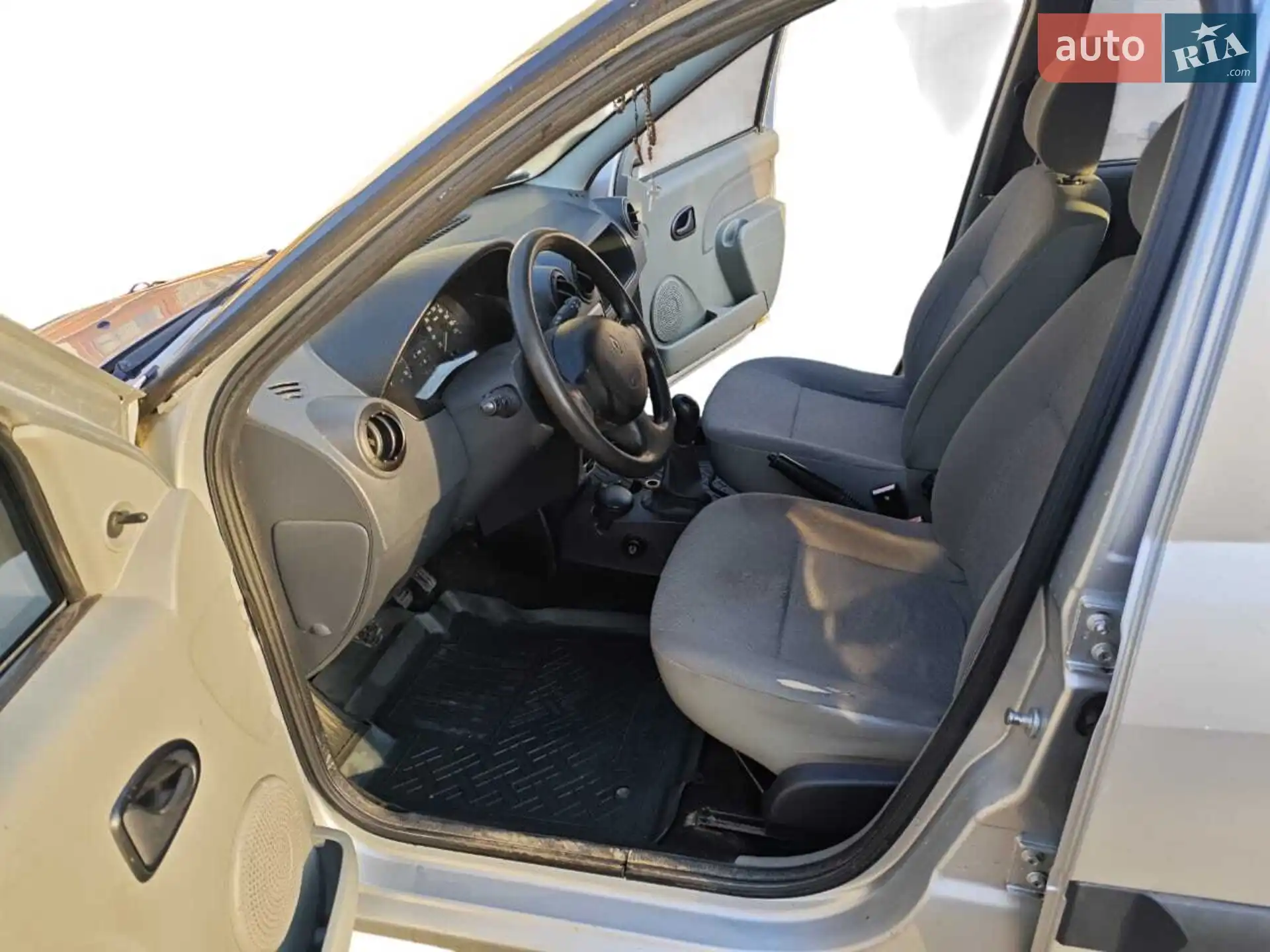 2010 Renault Logan - мініатюра 6