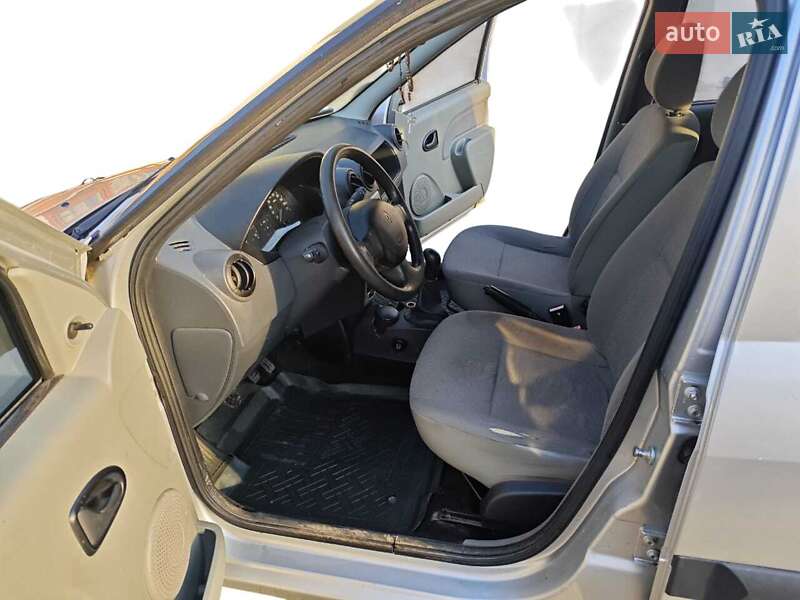 Универсал Renault Logan 2010 в Ивано-Франковске