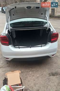 Седан Renault Logan 2018 в 