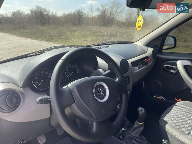 Седан Renault Logan 2010 в Каневі