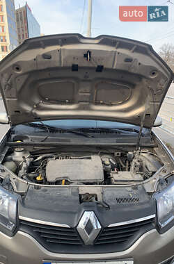 Седан Renault Logan 2013 в 