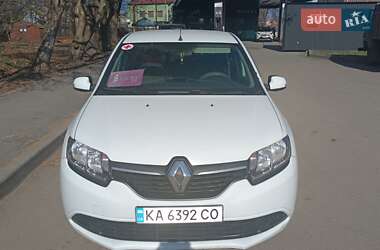 Седан Renault Logan 2015 в 