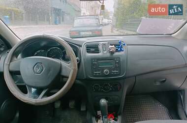Седан Renault Logan 2015 в 