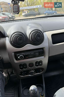 Седан Renault Logan 2010 в 