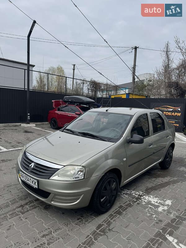 Седан Renault Logan 2010 в 
