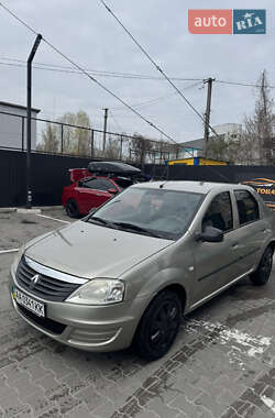 Седан Renault Logan 2010 в 