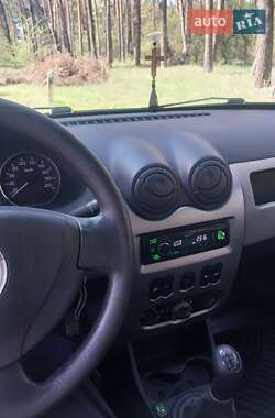 Седан Renault Logan 2011 в 
