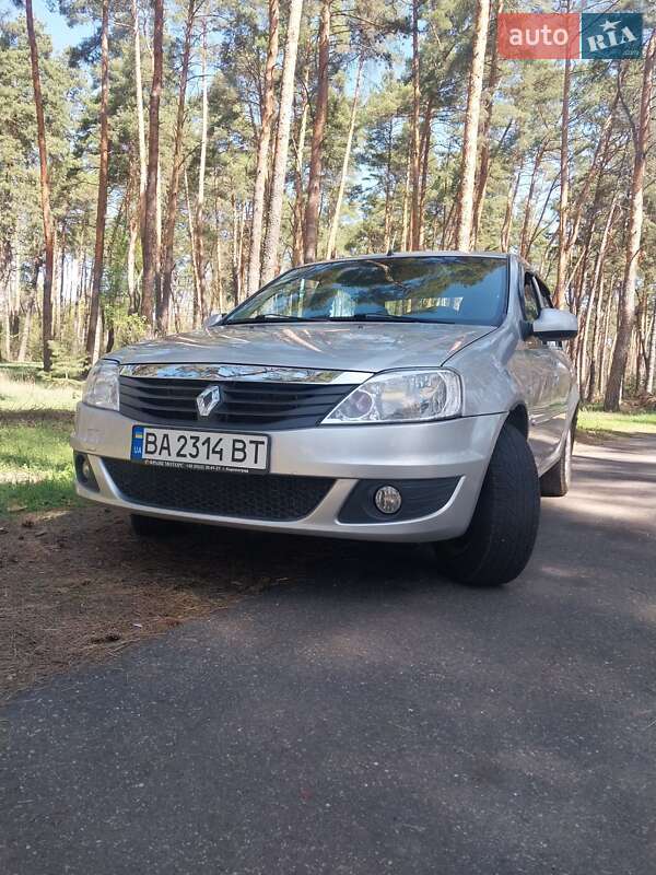 Седан Renault Logan 2011 в 