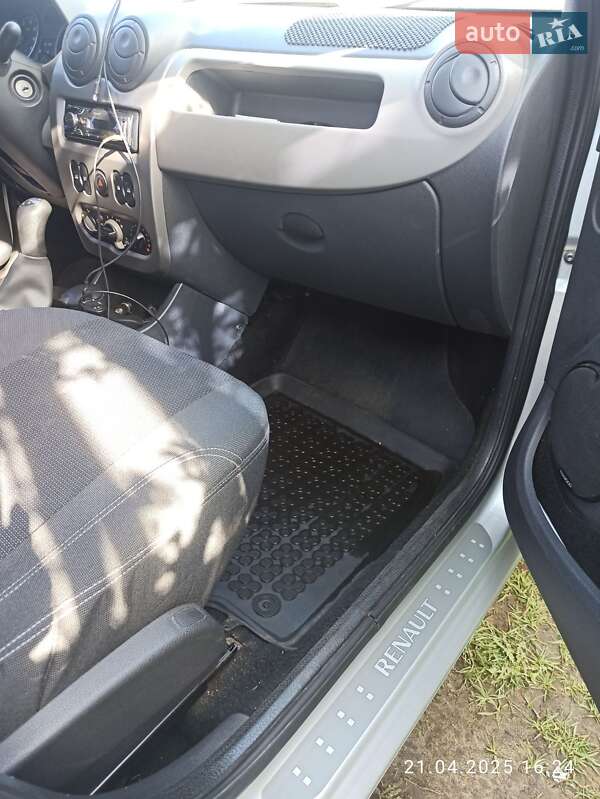 Седан Renault Logan 2012 в Дніпрі фото 11 Седан Renault Logan 2012 в Дніпрі