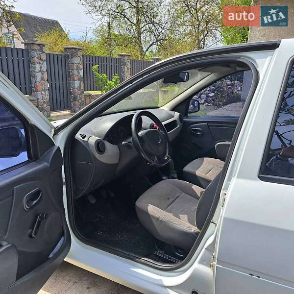 Седан Renault Logan 2011 в Переяславі