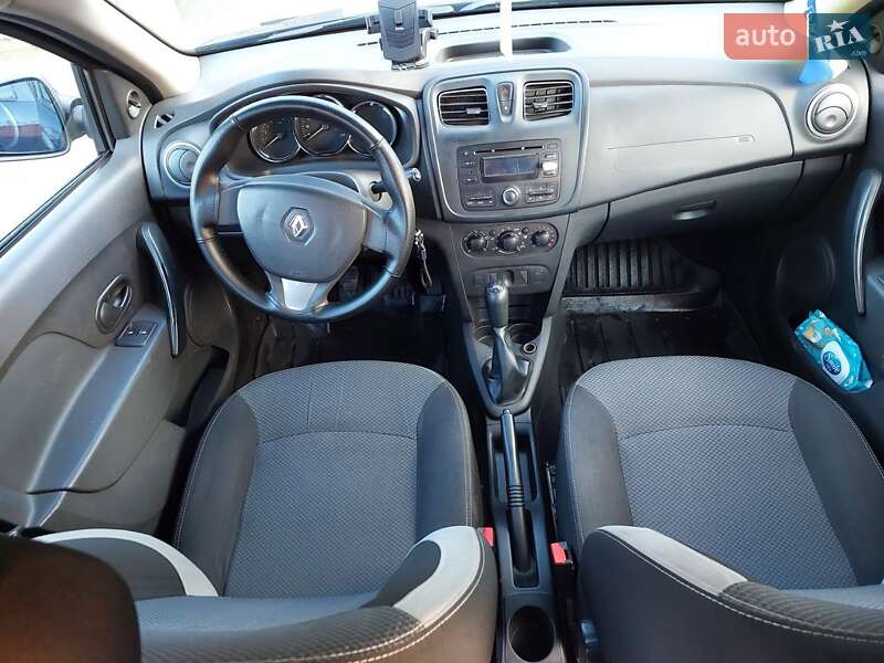Седан Renault Logan 2015 в Лозовой