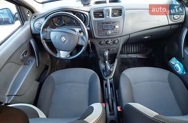 Седан Renault Logan 2015 в 