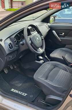 Седан Renault Logan 2013 в 