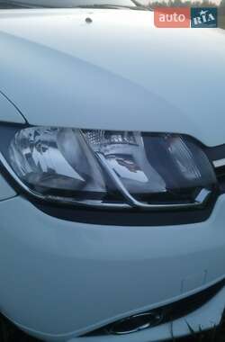 Седан Renault Logan 2013 в 