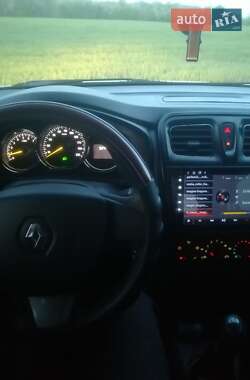 Седан Renault Logan 2013 в 