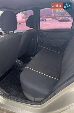 Седан Renault Logan 2009 в 