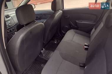 Седан Renault Logan 2014 в 